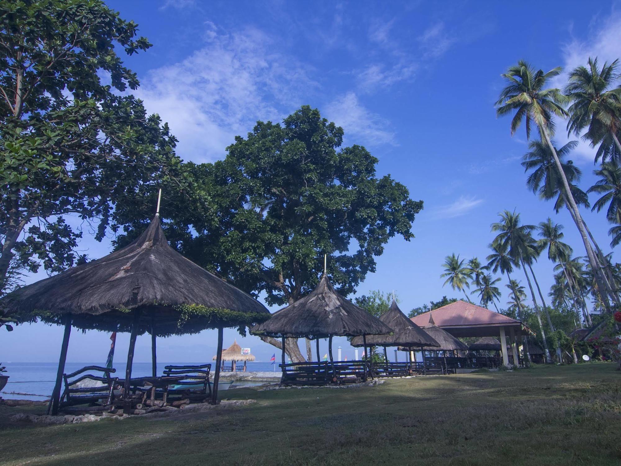 Punta Del Sol Araceli Beach Resort Samal Exterior photo